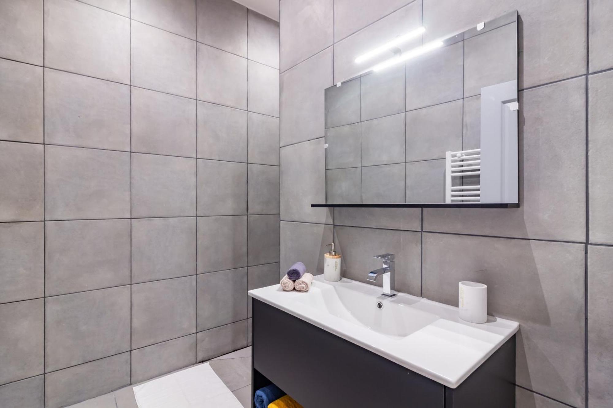 Spacieux Appartement En Plein Coeur De เบซิเยร์ ภายนอก รูปภาพ