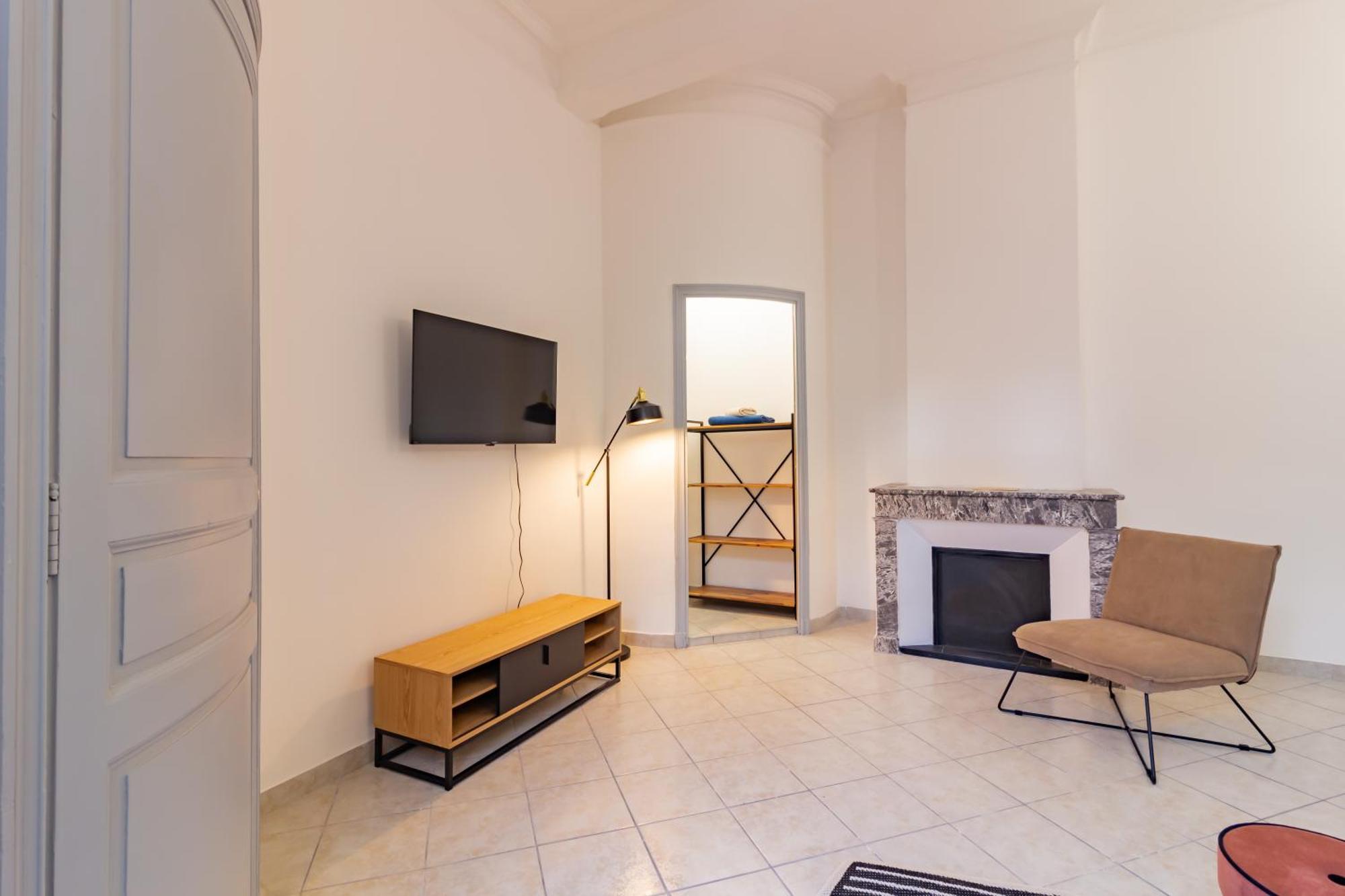 Spacieux Appartement En Plein Coeur De เบซิเยร์ ภายนอก รูปภาพ