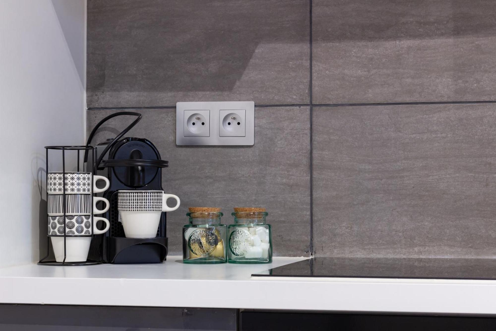 Spacieux Appartement En Plein Coeur De เบซิเยร์ ภายนอก รูปภาพ